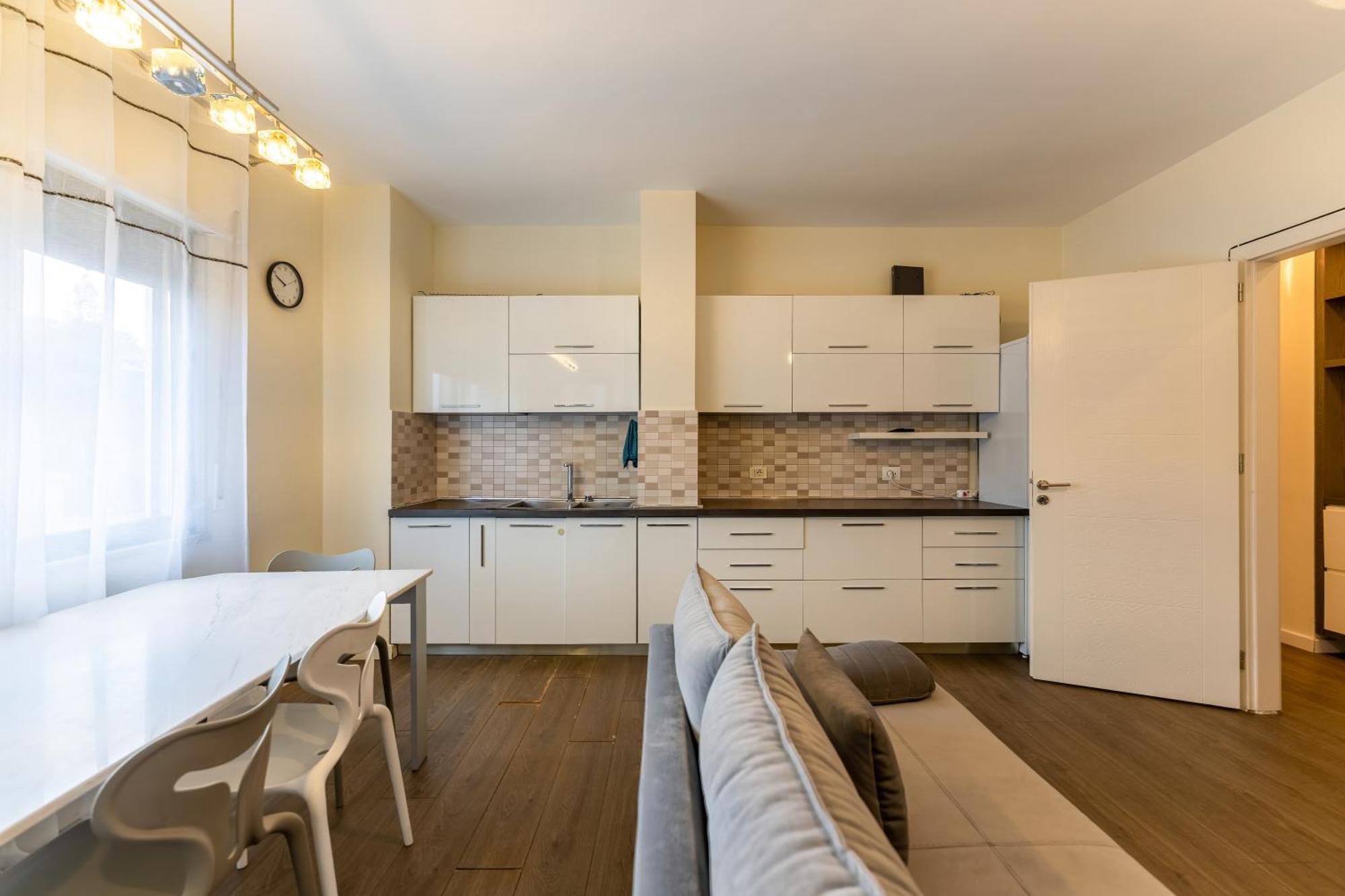 Hotel Elior Tiranë Ngoại thất bức ảnh